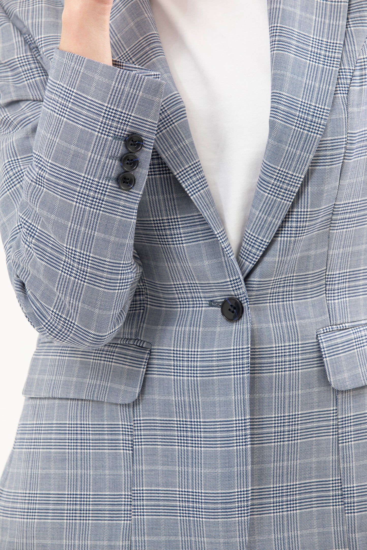 Single Breasted Blazer Featuring 1 Button, Notch Lapel and no lining