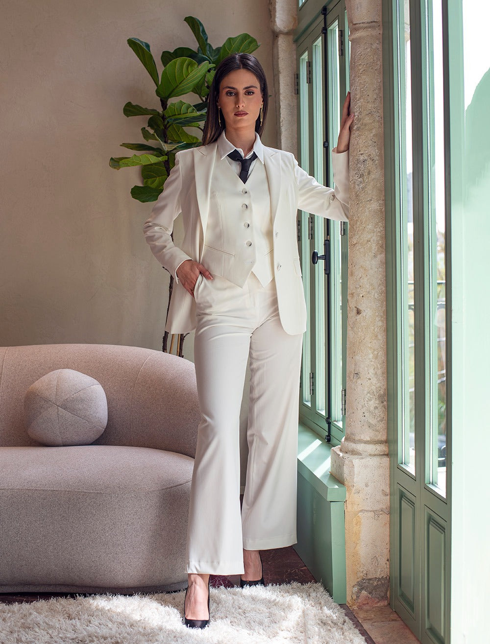 Single Breasted Blazer Featuring 1 Button and a Notch Lapel