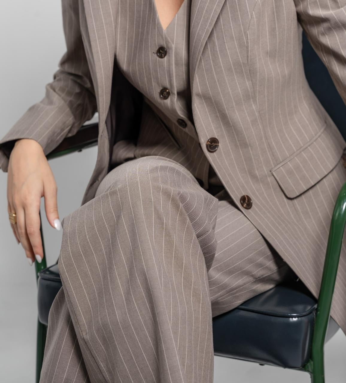 Single Breasted Blazer Featuring 1 Button and a Notch Lapel