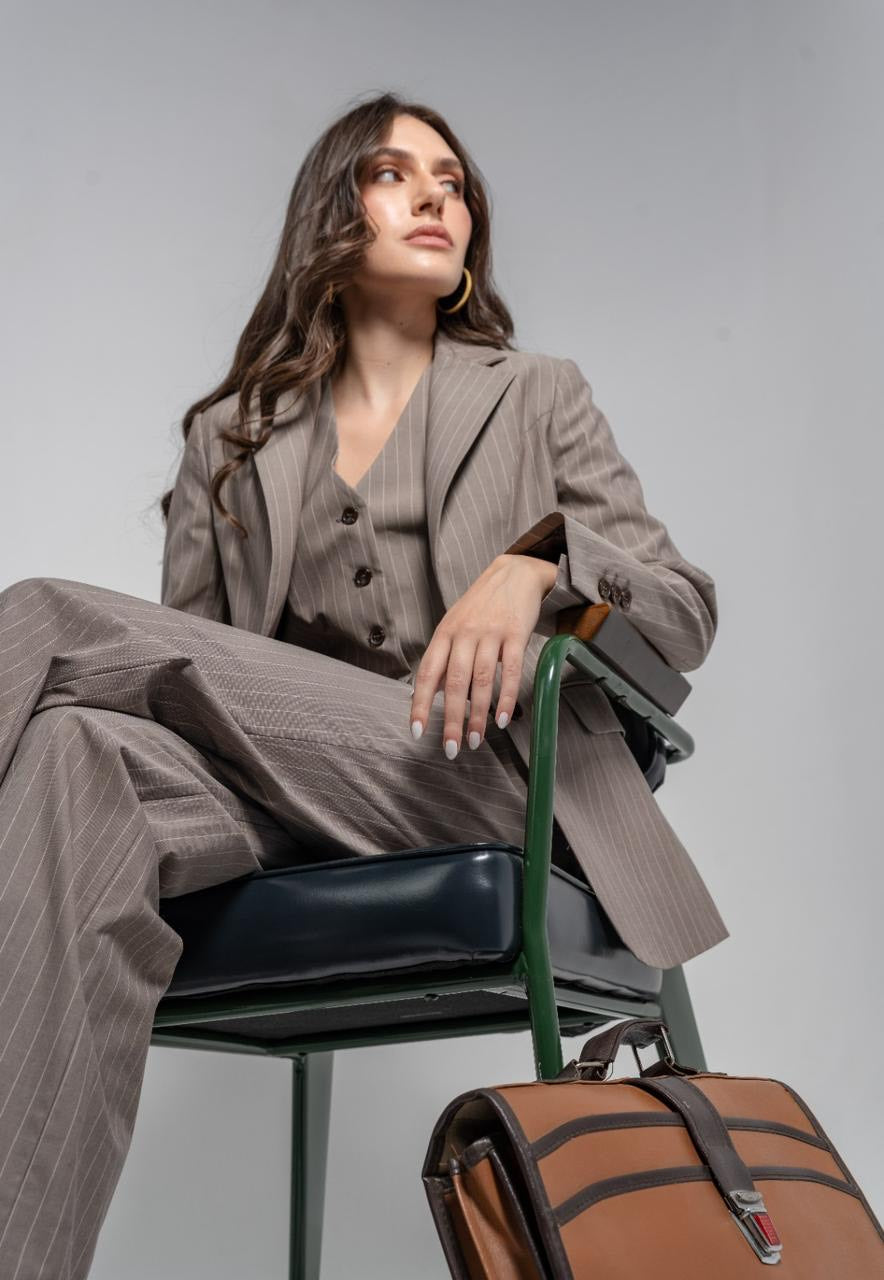 Single Breasted Blazer Featuring 1 Button and a Notch Lapel