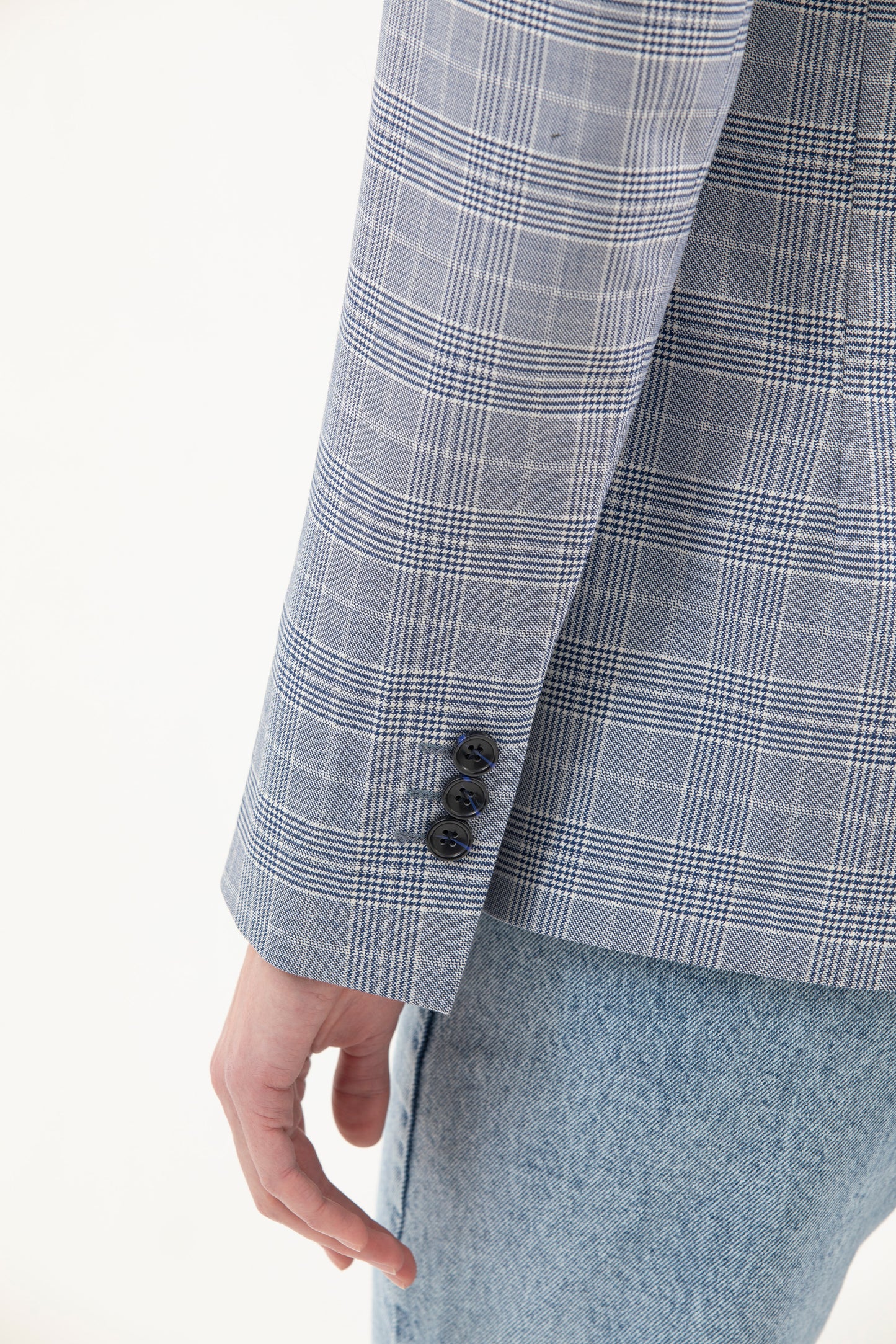 Single Breasted Blazer Featuring 1 Button,  Notch Lapel and no lining