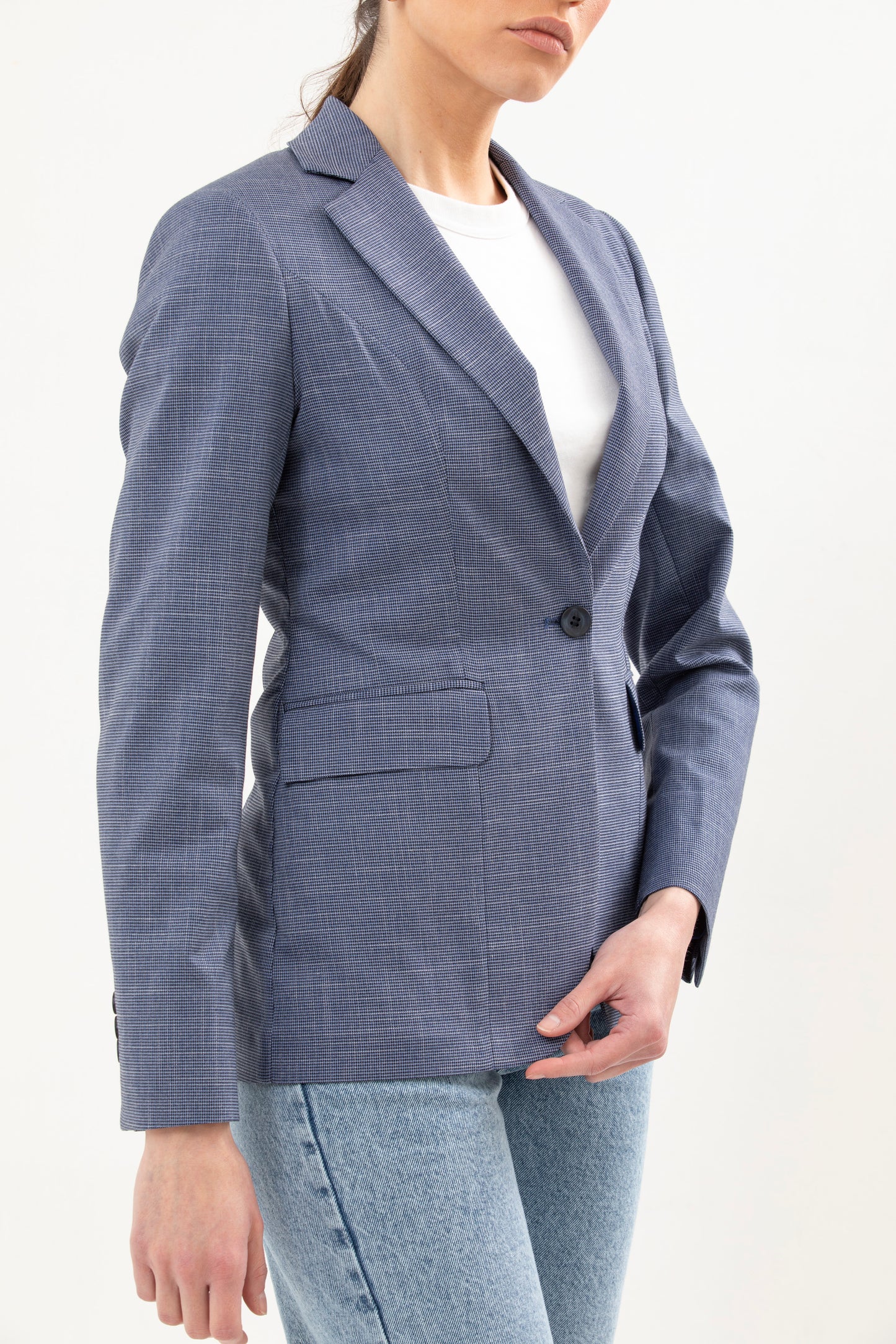 Single Breasted Blazer Featuring 1 Button,  Notch Lapel and no lining