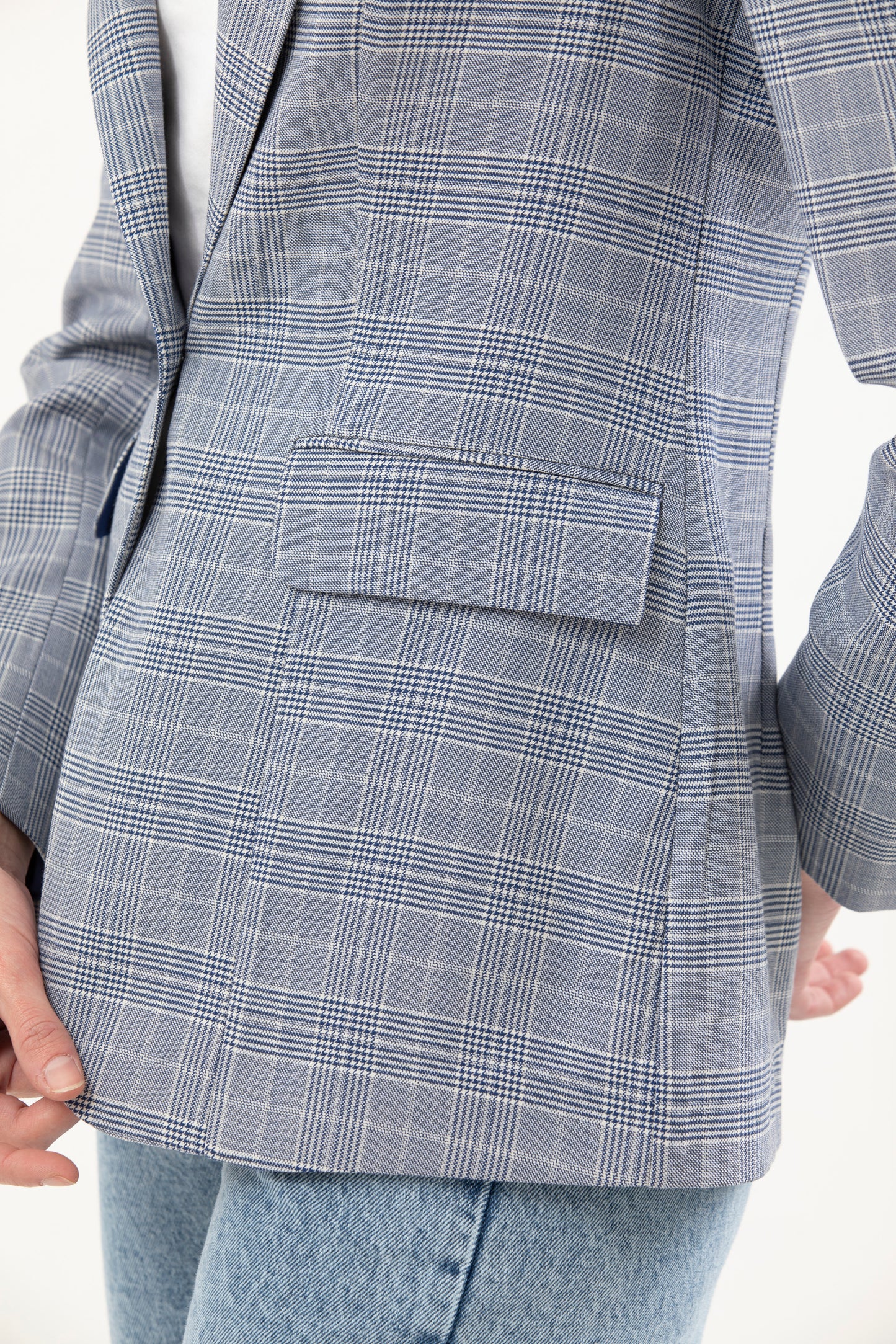 Single Breasted Blazer Featuring 1 Button,  Notch Lapel and no lining