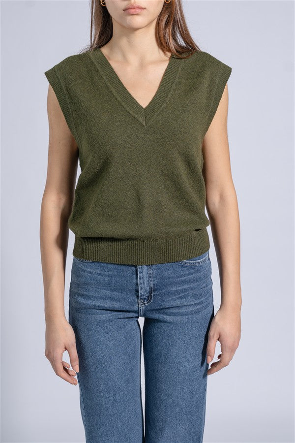 Sleeveless V-neck knit