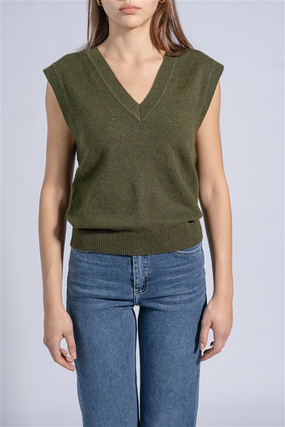 Sleeveless V-neck knit