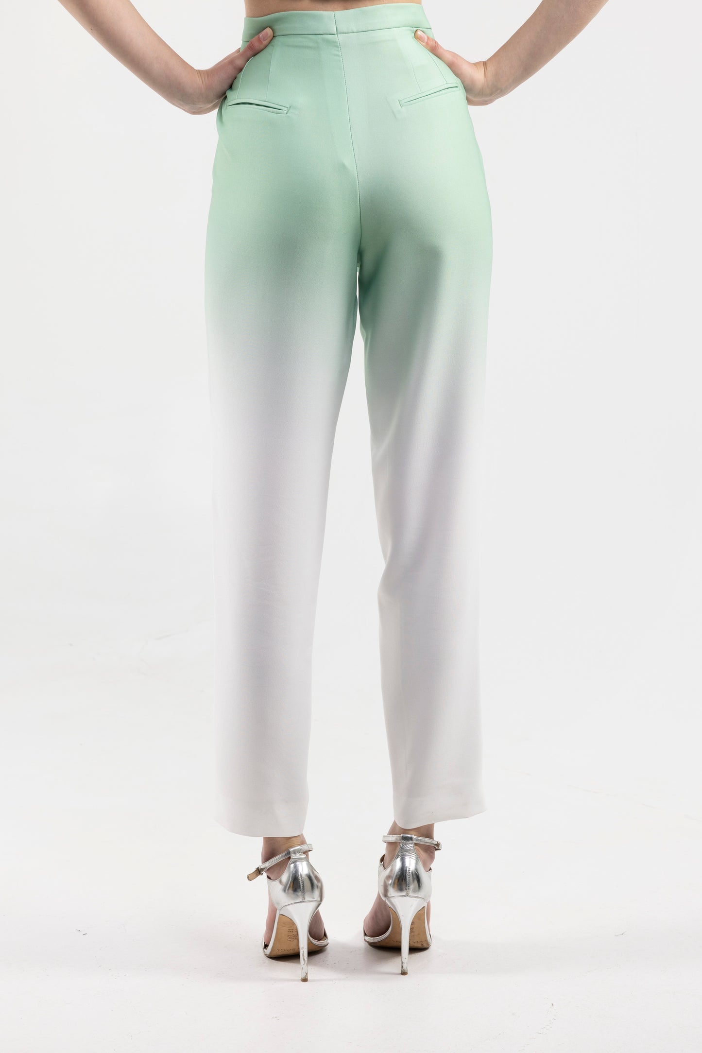 Carrot Fit Trousers With Front Pockets