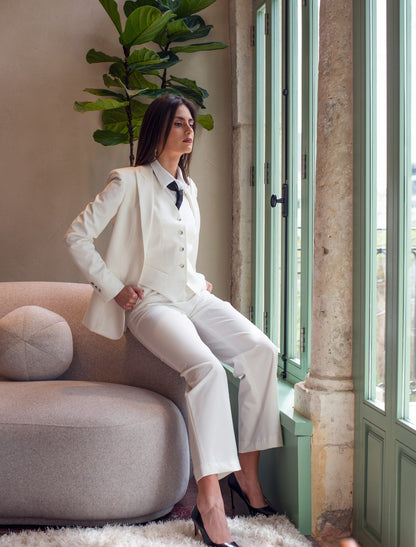 Single Breasted Blazer Featuring 1 Button and a Notch Lapel