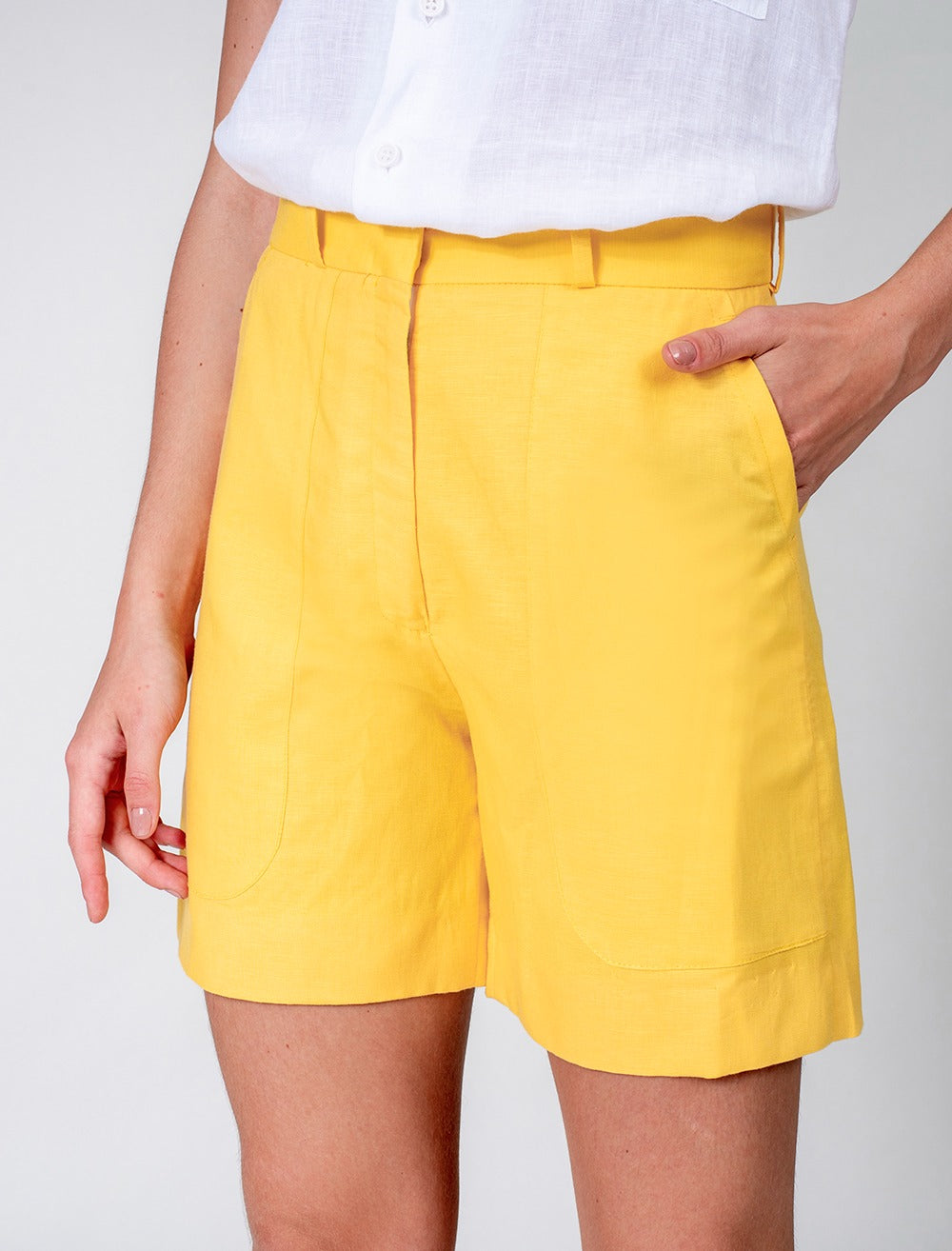 Women Short High Waist With Patch Pocket