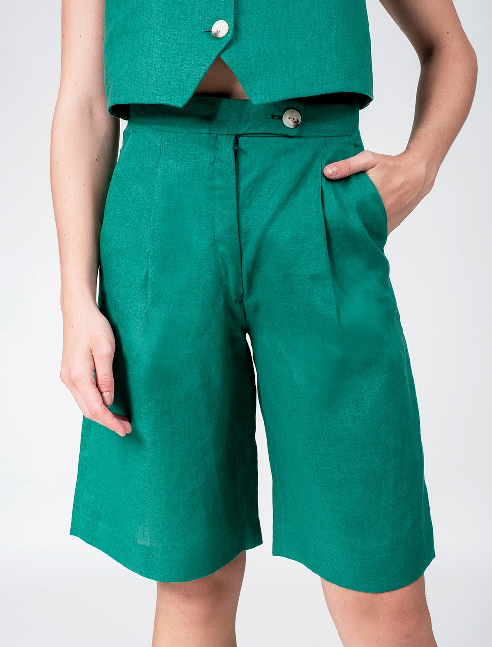 Women Bermuda With Pleats