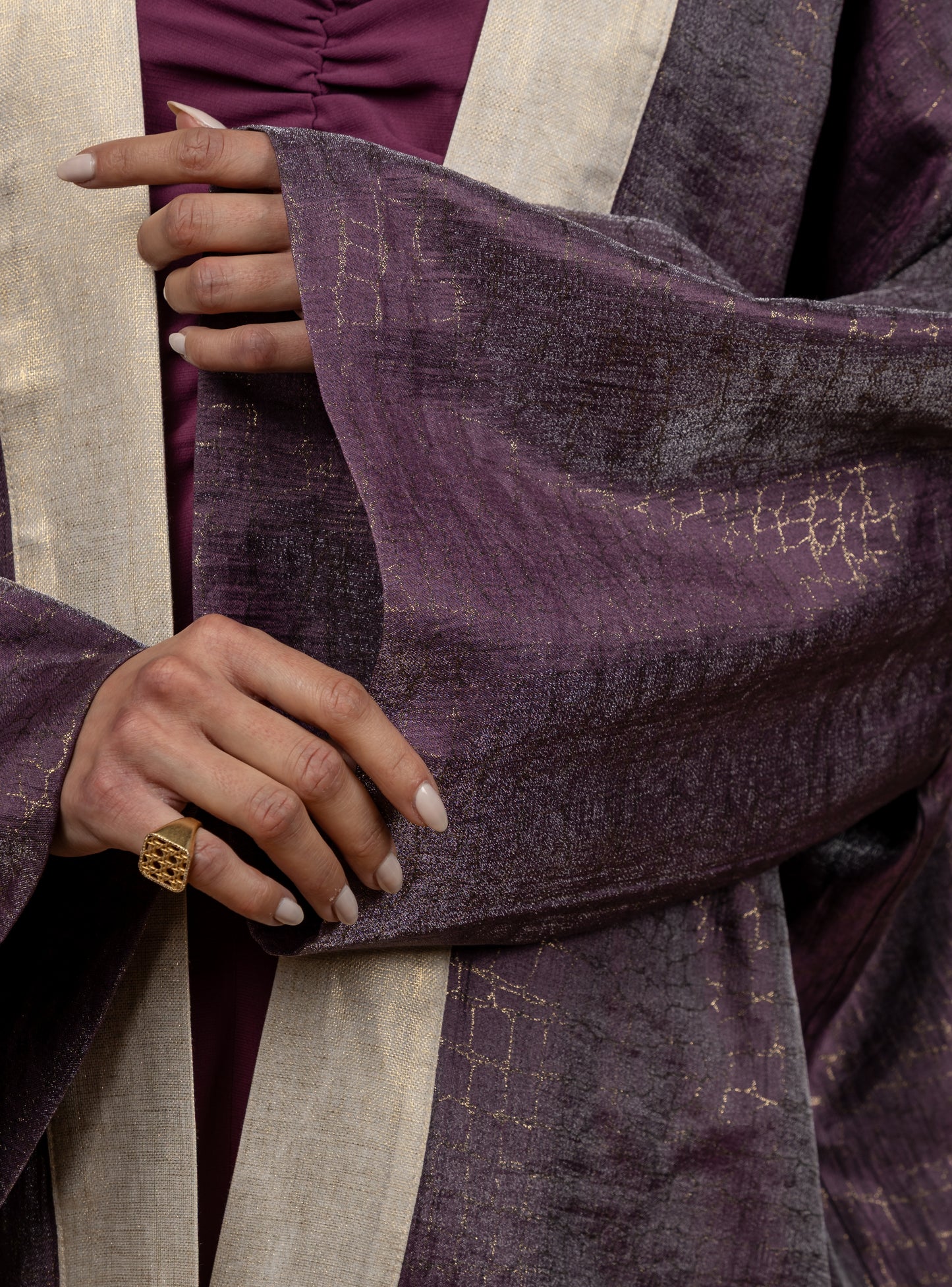 Wide Abaya With Contrast Band