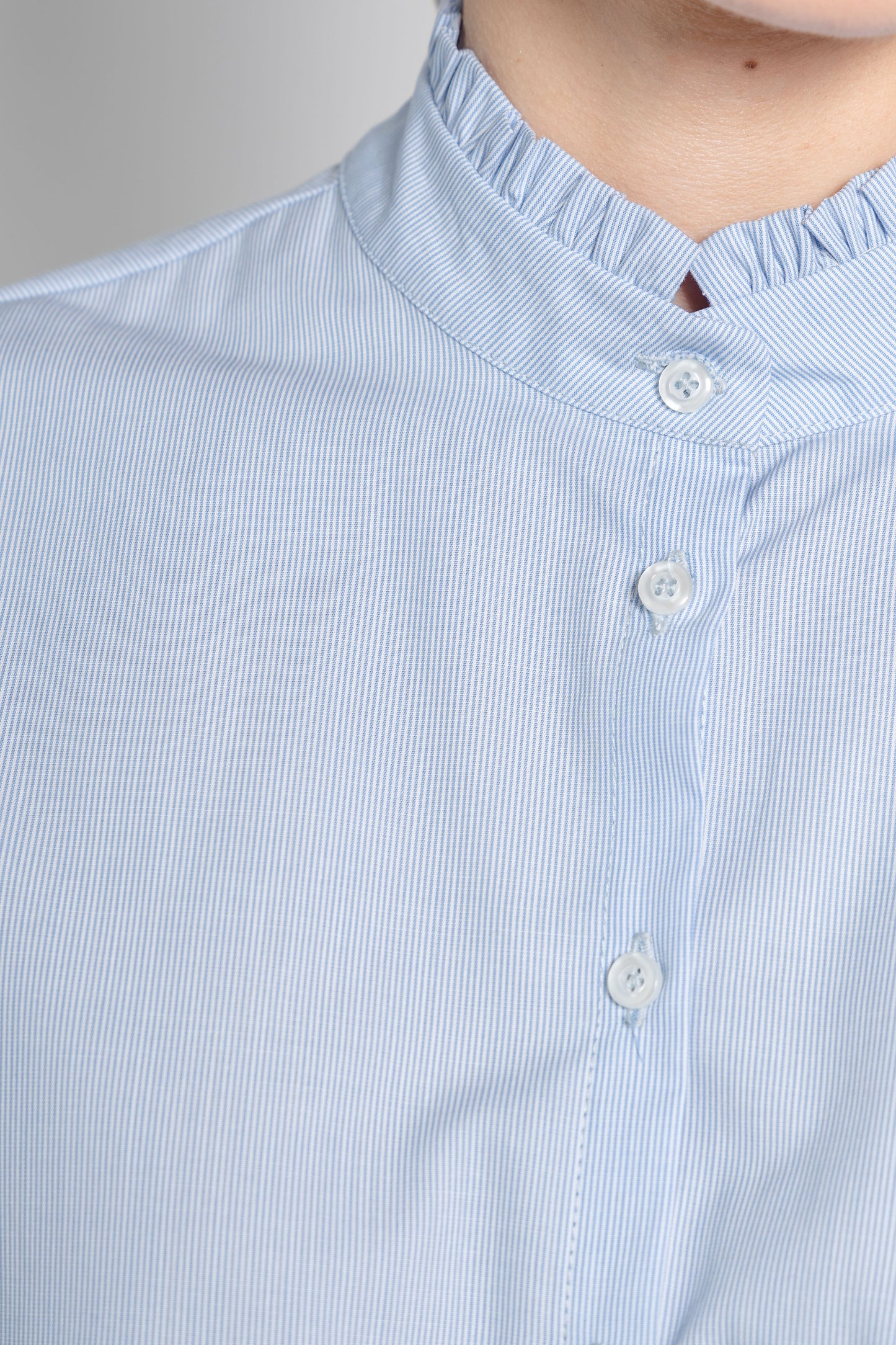 Long Sleeves Shirt with Frill-Trimmed Collar and Cuffs