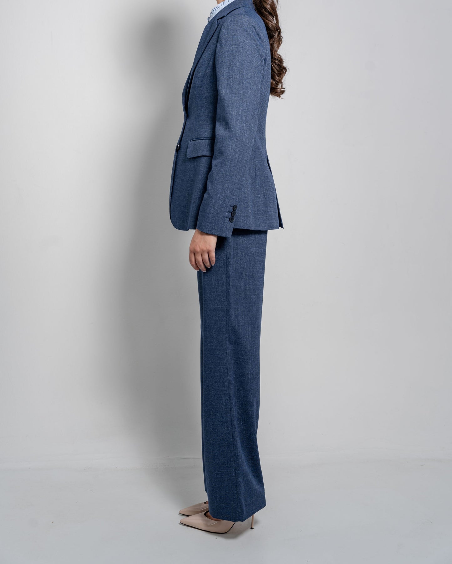 Single Breasted Blazer Featuring 1 Button and a Notch Lapel